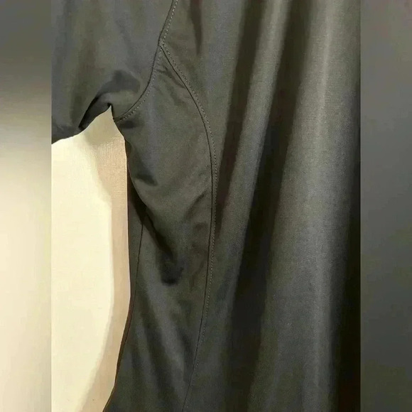 Cutter and  Buck Women’s Black Golf Shirt Size M - Picture 11 of 11